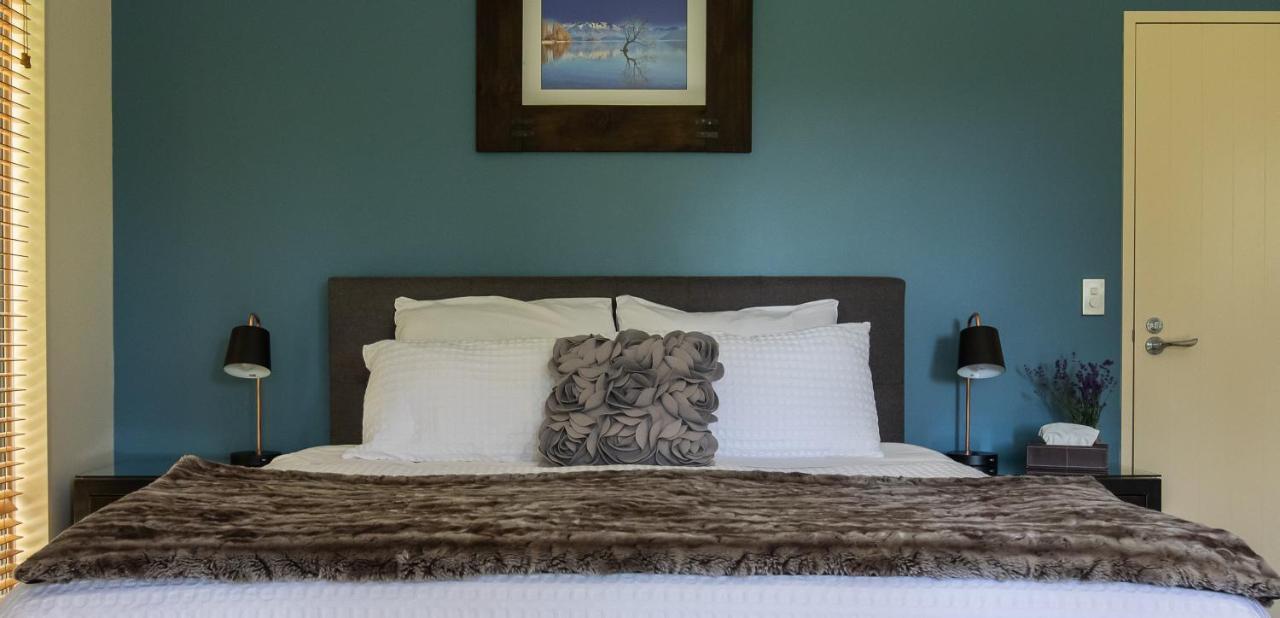 Maple Lodge Luxury Bed & Breakfast Albert Town Exterior foto
